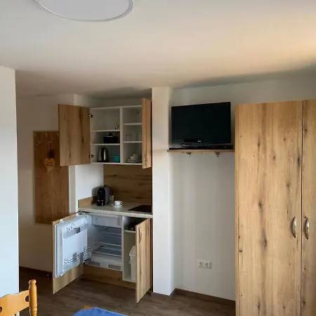 Hofer Ossiacher مزرعة للإقامة أنينهايم